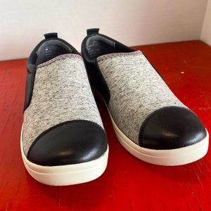 Barefoot Freedom Women’s Slip-on Sneakers Size 7W Dream